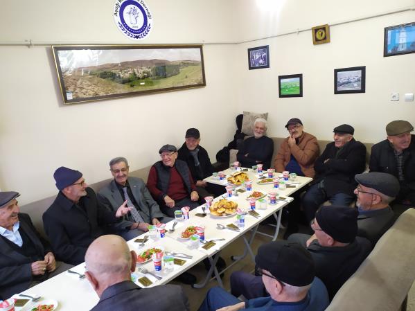 Geleneksel iftar yemeğinden fotoğraflar